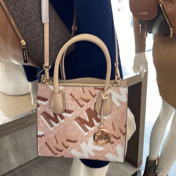 Michael Kors Mercer Medium Leather Messenger Buff Multi - Picture 2 of 16